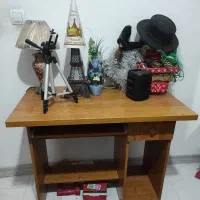 میز کامپیوتر در حد نو