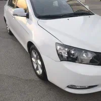 جیلی کم کار متور بزرگ بدون رنگ