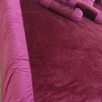 رو تختی تمام مخمل