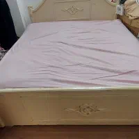 تختخواب دونفره با دو عدد پاتختی