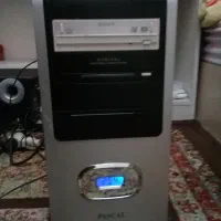 کیس کامپیوتر و مانیتور کم کارکرد با لوازم جانبی