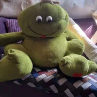 تعدادی عروسک ولباس بچه گانه کلی بفروش میرسدتعادی