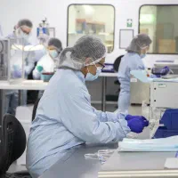 استخدام نیروی مونتاژ کار خانم