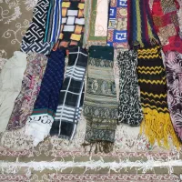تعدادی لباس و شلوار و شال تونیک و شومیز همه با هم