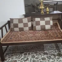 تخت شاه نشین به همراه قالیچه