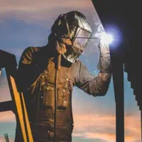 جوشکاری سیار وبرش کاری (کلیه خدمات جوشکاری درمحل)