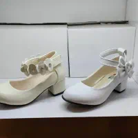 ۳۰۰ جفت کفش کودک