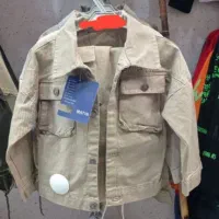 فروشنده خانم پوشاک