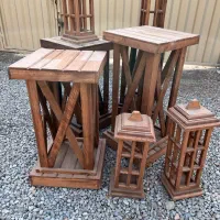 پایه چوبی ضربدری و فانوس