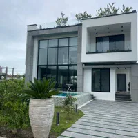 ویلا مدرن 450 متری استخردار در شهرک مهرگان