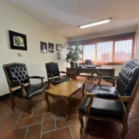 مبل اداری ۴ نفره با میز، چوب و چرم باکیفیت