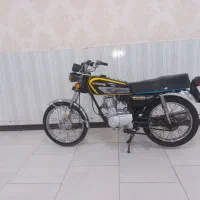 موتور ۱۲۵‌مدارک .قدیم کامل.موتور درحد صفر