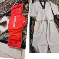 یک دست لباس تکواند و هوگو