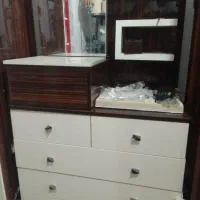 تخت دو نفره با دراور و اینه و پا تختی دو کشو