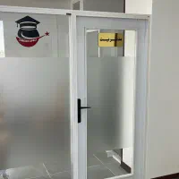 پارتیشن اداری شیشه ای با فریم ام دی اف در حد نو