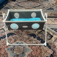 تخت و گهواره نوزاد