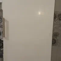 فروش یک یخچال و فریزر و یک تلویزیون سونی وگا