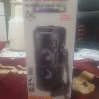 یک عدد اسپیکر مشکی رنگ  BT SPEAKER