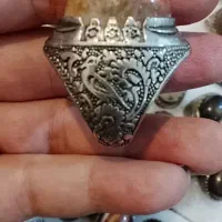 انگشتر درشت لامه تصور دار|کلکسیون اشیاء عتیقه|اهواز, زیتون کارگری|دیوار