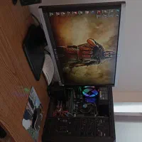 کیس گیمینگ قدرتمند با مانیتور و تمام لوازم