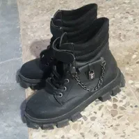 چندجفت کفش دخترانه