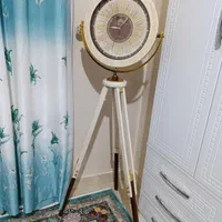 ساعت ایستاده سه پایه