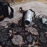 دوربین فیلمبرداری به همراه کیف