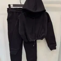 یک عدد سوییشرت شلوار و یک سوییشرت تک کاملاا نو