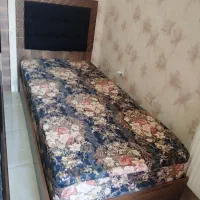 تخت خواب و تشک طبی فنری در حد نو