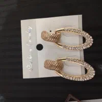 گوشواره های بدلی به صورت عمده یکجا به فروش می رسد