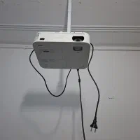 فروش میز و صندلی و ویدیو پروژکتور