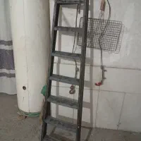 نردبان فلزی وابزار