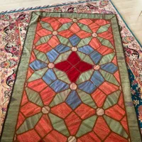قالیچه دستباف طرح هندسی