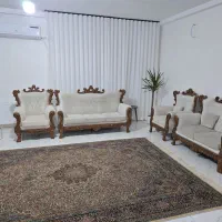 مبل سلطنتی و یک قطعه فرش ۹ متری