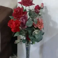 گلدان و گل مصنوعی