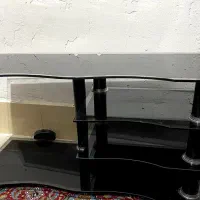 زیر تلویزیون شیشه ای در حد نو