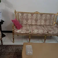 یک دست مبل 7 نفره ومیز ناهار خوری 8 نفره