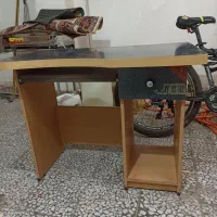 یک عدد میز سالم|میز تحریر و کامپیوتر|لنگرود, |دیوار