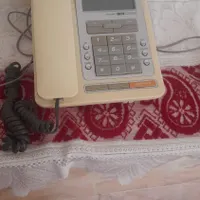 یک دستگاه تلفن سالم سالم به فروش می‌رسد