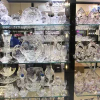 فروشنده خانم(۲ نفر)