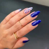 نیازمند مدل برای کاشت ناخن