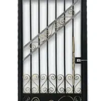 درب حیاط خلوت