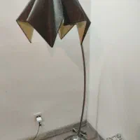 آباژور ایستاده