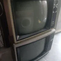 دوعدد تلویزیون قدیمی