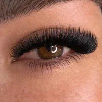 خدمات اکستنشن مژه و لیفت ابرو و مژه