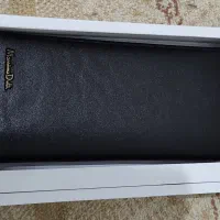 تعدادی کیف جیبی  و کیف اداری و لب تاپ|کیف، کفش، کمربند|ری, شهادت|دیوار