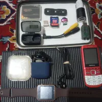فلش و مموری ۱۶گیگ بهمراه تعدادی لوازم جانبی درحد