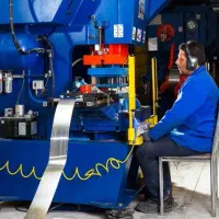 کارگر ساده پرکاری و جوشکاری