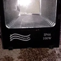 فروش یک عدد پروژکتور در حد نو ضد آب