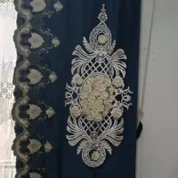 کنار پرده و کتبیه پرده